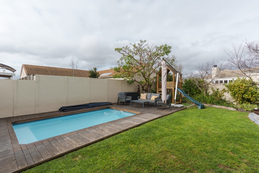 4 Bedroom Property for Sale in Sunningdale Western Cape